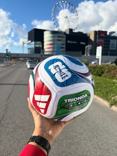 Kas tahaksid võita endale FIFA2026 world cup jalgpalli? ⚽️ On siin jalkafänne? 🤩 Kui ise ei taha siis tagi kes tahaks 🤩

#fifa #FIFA2026 #jalgpall #schbot #replica